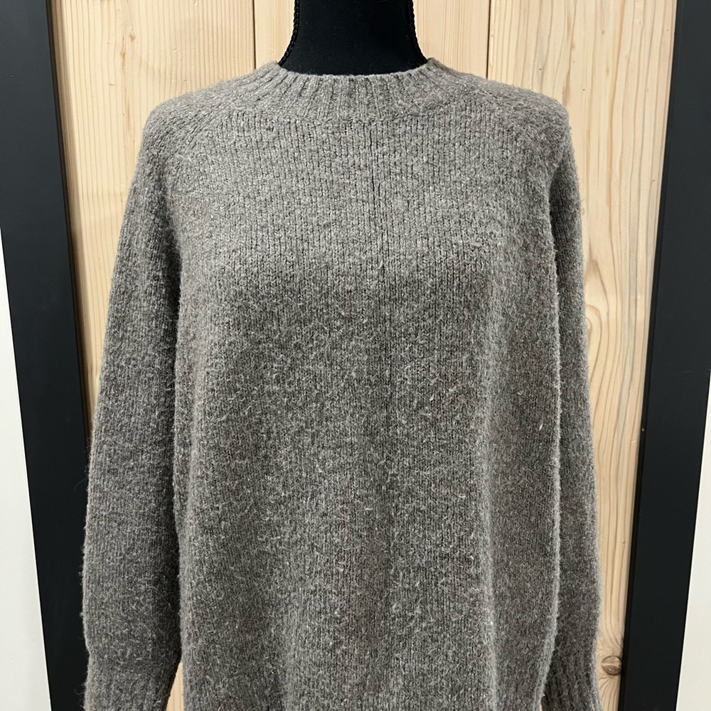 Old Navy Women’s Heathered Gray Crewneck Sweater
